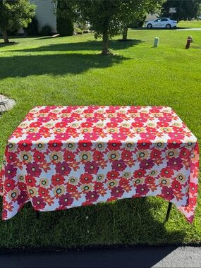 VINTAGE RETRO Floral Tablecloth Essential Home 52x72 Rectangular